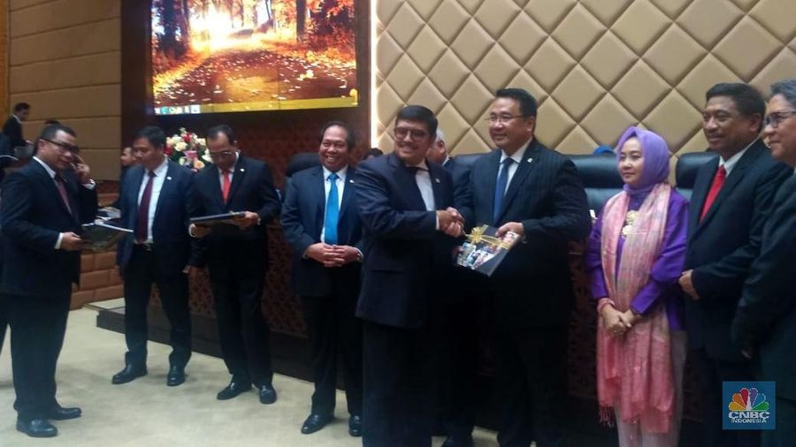 Ucapan saling pamit belakangan ini sering muncul jelang pergantian DPR dan kabinet.