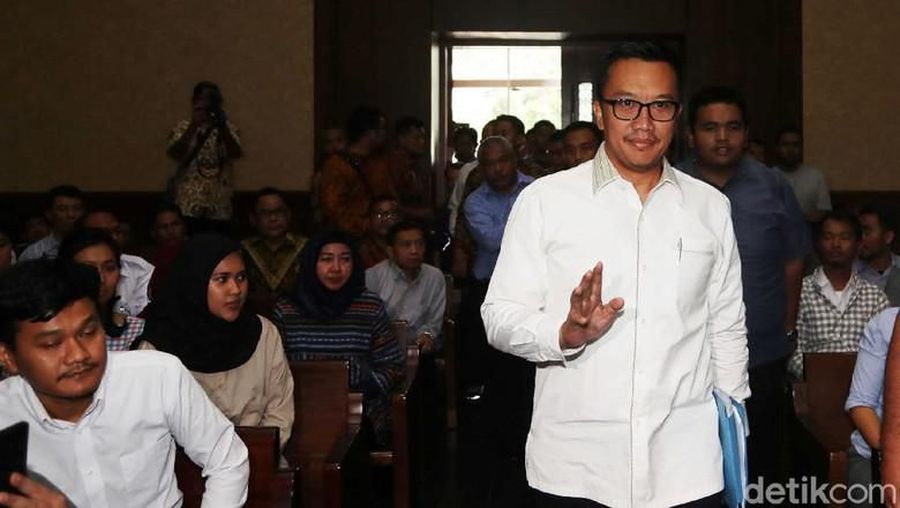 Menpora Imam Nahrawi memberikan keterangan pers terkait pengunduran diri dari pucuk pimpinan Kementerian Pemuda dan Olahraga, Kamis (19/9/2019).