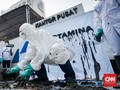 FOTO: Aksi Teatrikal Minyak Tumpah Pertamina di Karawang