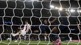 Namun pada akhirnya justru Thomas Meunier yang mencetak gol di akhir pertandingan untuk mengubah skor menjadi 3-0. Juan Bernat kembali menjadi penyumbang assist di gol ketiga PSG. (AP Photo/Michel Euler)