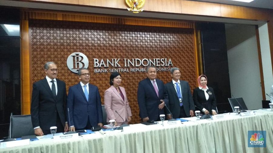 Jelang Pengumuman Bunga Acuan, Rupiah ke Bawah Rp 14.000/US$!