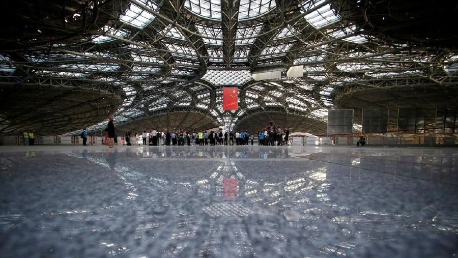 Pembangunan bandara ini menghabiskan dana USD 63,3 miliar atau setara Rp882 triliun.