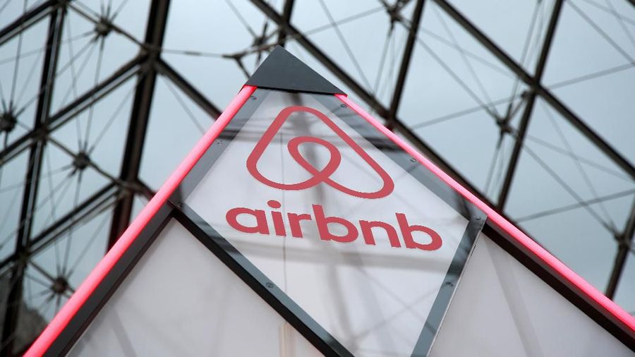 FILE PHOTO: The Airbnb logo is seen on a little mini pyramid under the glass Pyramid of the Louvre museum in Paris, France, March 12, 2019. REUTERS/Charles Platiau/File Photo