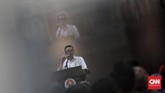 Imam Nahrawi mengumumkan mundur dari jabatan Menpora sehari setelah ditetapkan sebagai tersangka dana hibah KONI. (CNN Indonesia/Adhi Wicaksono)