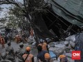 FOTO: Bongkar Pabrik Arang di Cilincing demi Kualitas Udara