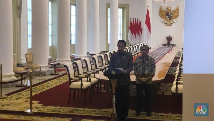 Catat! Jokowi Minta DPR RI Tunda Pengesahan RUU KUHP Presiden Joko Widodo memberikan keterangan pers terkait pembahasan RUU KUHP di Istana Bogor, Jawa Barat, Jumat (20/9/2019).