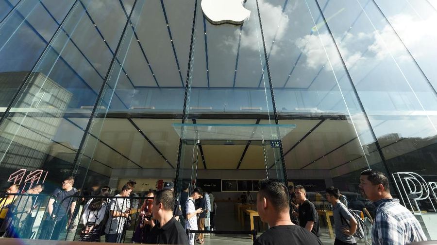 Ada adegan serupa di toko Ginza dan Marunouchi Apple di Jepang, di mana pelanggan sudah mengantre untuk mendapatkan perangkat iPhone 11 terbaru itu.