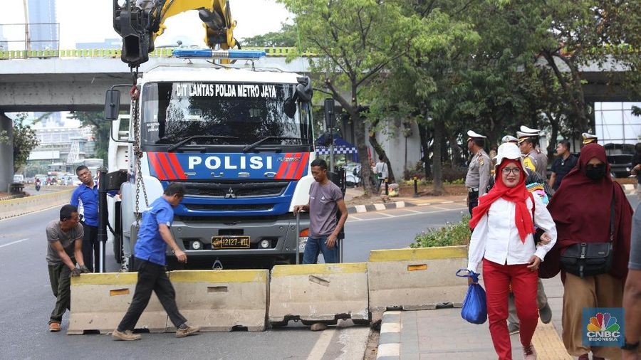 Penutupan jalan untuk mengantisipasi kegiatan penyampain pendapat atau aksi di depan DPR/MPR.