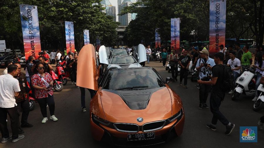 Konvoi kendaraan listrik ini menjadi rangkaian penyelenggaraan balap mobil Formula E