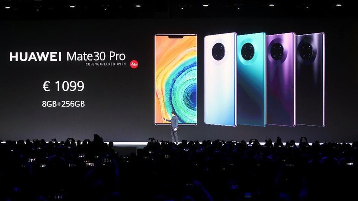 A new Huawei Mate 30 smartphone is pictured at the Convention Center in Munich, Germany September 19, 2019. REUTERS/Michael Dalder