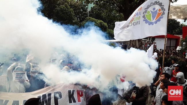 Desak Agus Rahardjo dkk Mundur, Massa Aksi Fogging KPK
