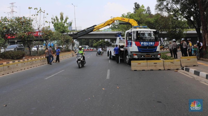 Penutupan jalan untuk mengantisipasi kegiatan penyampain pendapat atau aksi di depan DPR/MPR.