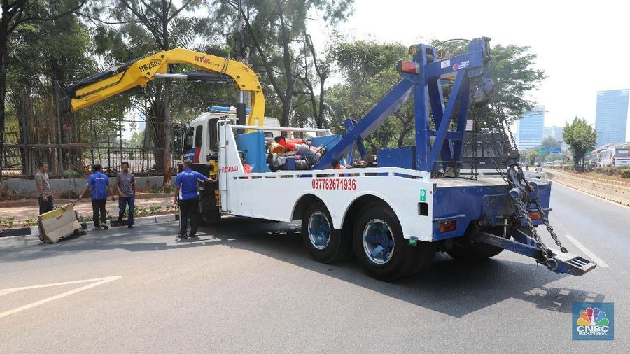 Penutupan jalan untuk mengantisipasi kegiatan penyampain pendapat atau aksi di depan DPR/MPR.