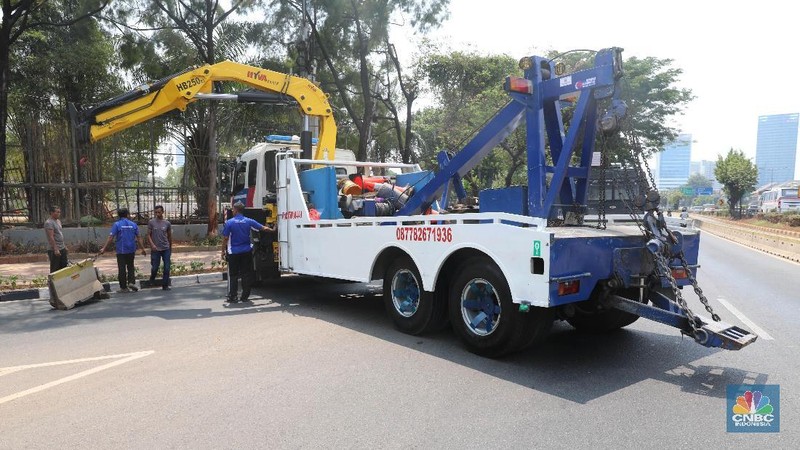 Penutupan jalan untuk mengantisipasi kegiatan penyampain pendapat atau aksi di depan DPR/MPR.