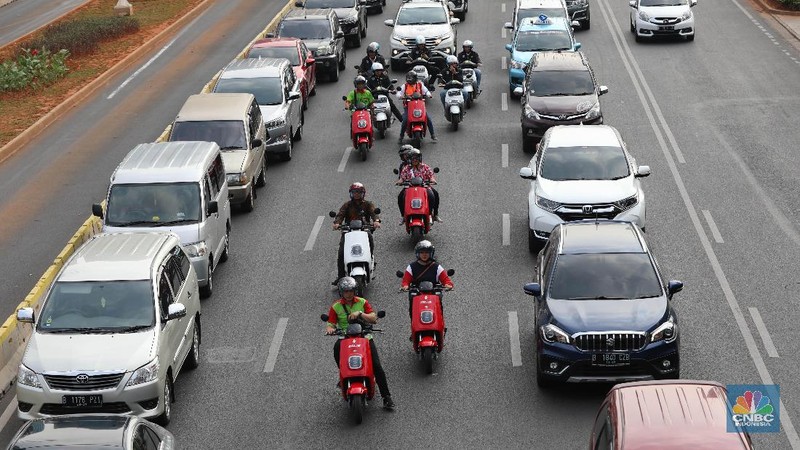 Konvoi kendaraan listrik ini menjadi rangkaian penyelenggaraan balap mobil Formula E