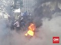 Massa Demo di KPK Ricuh, Sejumlah Benda Dibakar