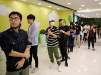 iPhone 11 Resmi Dijual, Antrean Apple Fanboy Mengular
