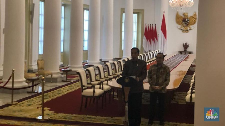 Presiden Joko Widodo menunjuk Menteri Ketenagakerjaan Hanif Dhakiri sebagai pelaksana tugas Menteri Pemuda dan Olahraga.