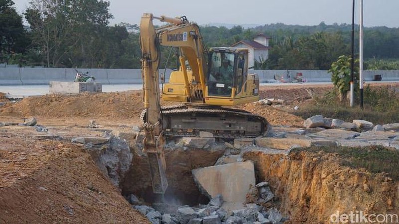 Jalan tol pertama di daerah calon Ibu Kota Negara baru yaitu tol Balikpapan - Samarinda dipastikan bisa beroperasi secara fungsional pada akhir Oktober 2019.