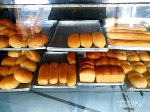 7 Toko Roti Legendaris di Bandung, Wajib Coba!
