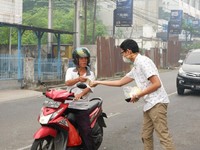 Ada Bencana Kabut Asap, Hutama Karya Bagikan 1.000 Masker