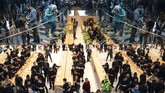Namun demikian, pembeli pada peluncuran iPhone 11 ini tidak terlalu 'militan' seperti beberapa tahun sebelumnya, ketika beberapa konsumen benar-benar mengantre selama berhari-hari. (Drew Angerer/Getty Images/AFP)