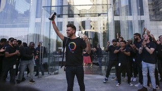 FOTO: Antusiasme Konsumen Pertama iPhone 11 di AS