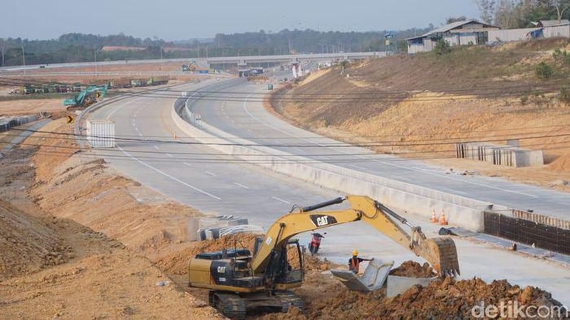 Jalan tol pertama di daerah calon Ibu Kota Negara baru yaitu tol Balikpapan - Samarinda dipastikan bisa beroperasi secara fungsional pada akhir Oktober 2019.