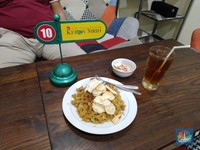 Intip Dapur Nasi Goreng Kebon Sirih, Cuan Rp 24 Juta/hari!
