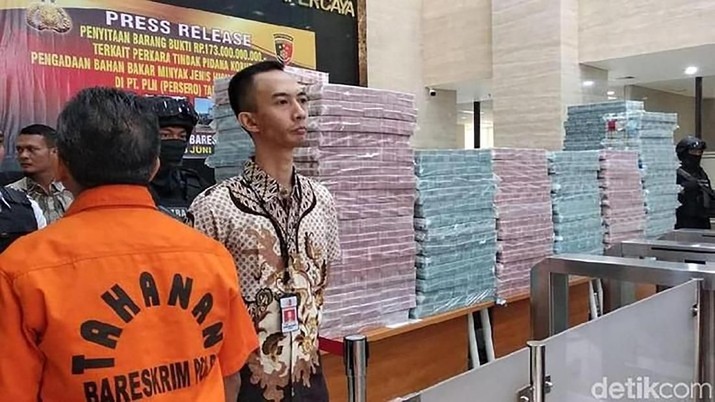 Mantan Bos PLN Curhat Soal Tumpukan Uang Rp173 Miliar