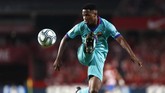 Wonderkid Barcelona, Anssumane Fati, dimasukkan oleh pelatih Ernesto Valverde di awal babak kedua walau kehadirannya tidak banyak membantu mengangkat permainan tim saat kalah dari Granada. (AP Photo/Miguel Morenatti)
