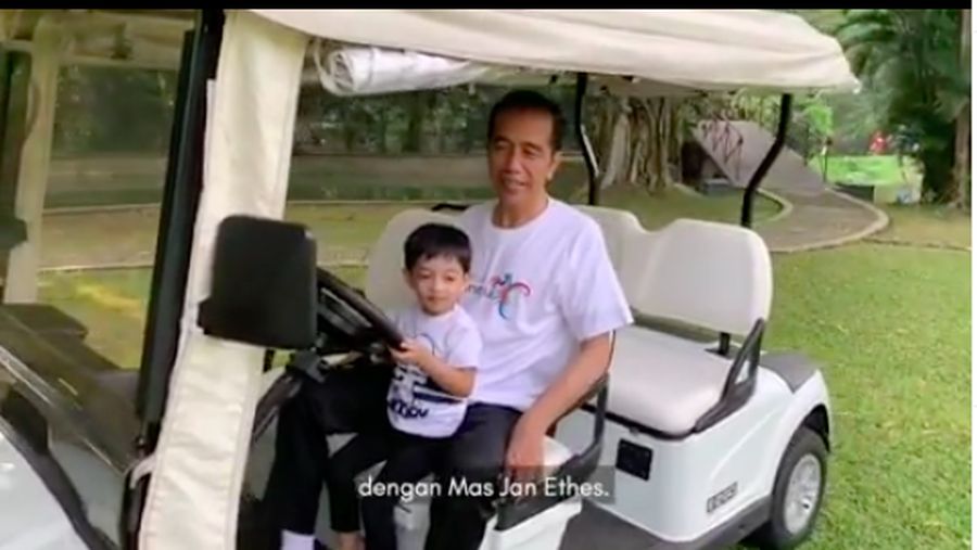 Presiden Jokowi unggah video sedang bermain dengan cucu, namun dihujani protes oleh Netizen. Ada apa?