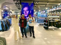 Anak Bekasi Ini Sukses Jualan Sate, Bisa ke Manchester City