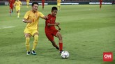 Upaya keras untuk membongkar pertahanan China berlanjut di babak kedua. Timnas Indonesia U-16 dan China saling bertukar serangan. (CNN Indonesia/Andry Novelino)