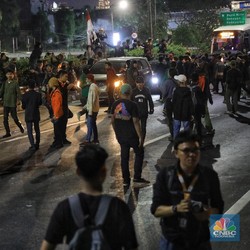 Demo Makin Ricuh, Mahasiswa Jebol Pagar DPR!