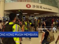 Massa Unjuk Rasa Hong Kong Rusak Bendera China
