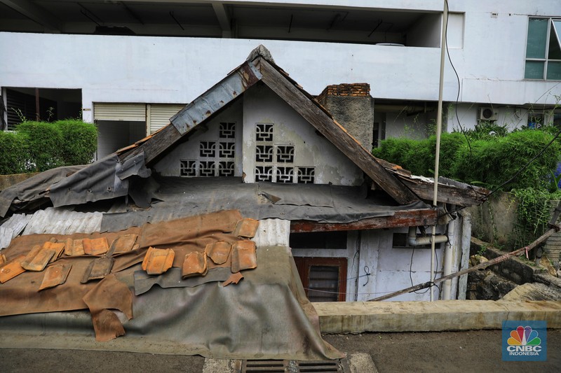 Kondisi Rumah Tua, yang Ada di Dalam Apartemen Mewah (CNBC Indonesia/Andrean Kristianto) Kondisi Rumah Tua, yang Ada di Dalam Apartemen Mewah (CNBC Indonesia/Andrean Kristianto)