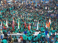 People Power, Mahasiswa Menyemut di Gedung DPR/MPR