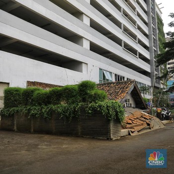 Viral! Penampakan Rumah Tua di Antara Apartemen Mewah DKI