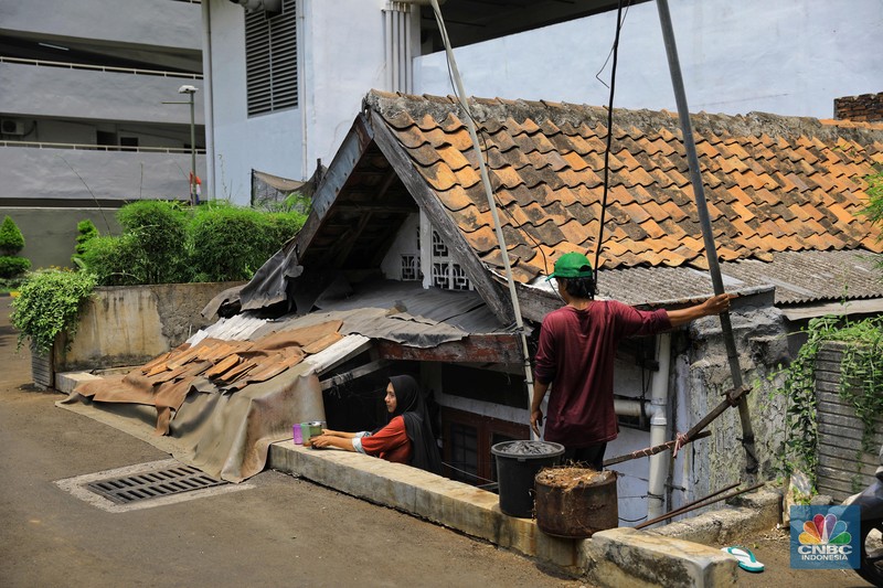 Kondisi Rumah Tua, yang Ada di Dalam Apartemen Mewah (CNBC Indonesia/Andrean Kristianto) Kondisi Rumah Tua, yang Ada di Dalam Apartemen Mewah (CNBC Indonesia/Andrean Kristianto)