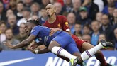 Tertinggal dua gol, Chelsea berusaha keras untuk mencari gol balasan di babak kedua. (AP Photo/Matt Dunham)