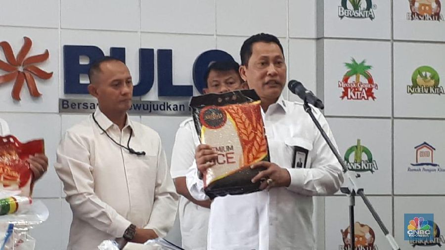 Beras Bulog akan masif masuk toko-toko ritel modern.