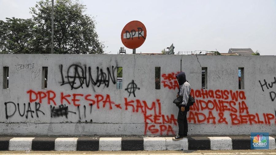 Aksi unjuk rasa akan menyuarakan penolakan terhadap UU KPK baru yang telah disahkan DPR dan beberapa tuntutan lainnya.