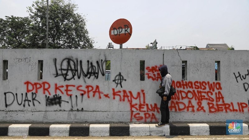 Aksi unjuk rasa akan menyuarakan penolakan terhadap UU KPK baru yang telah disahkan DPR dan beberapa tuntutan lainnya.