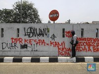Coretan Perlawanan di Dinding-Dinding Kekuasaan