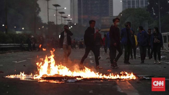 Oknum Polisi Pukuli Mahasiswa yang Ambil Motor di Parkiran