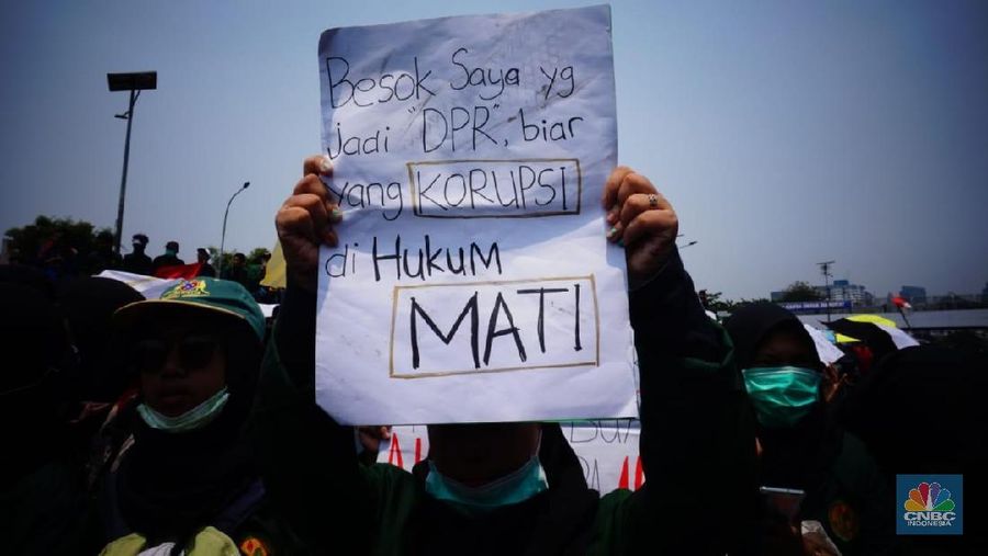 Ribuan Mahasiswa menolak sejumlah rancangan undang-undang (RUU) yang dinilai bermasalah.