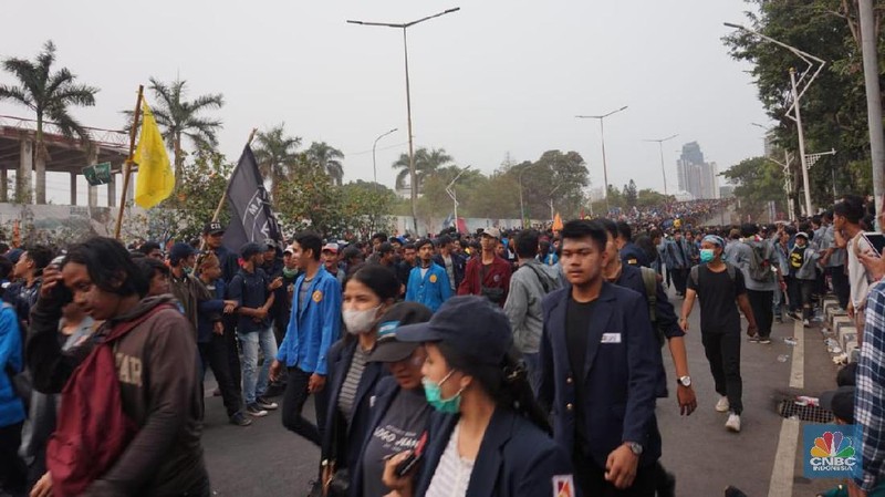 Aksi mahasiswa berlangsung sejak pagi tadi.