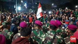 Bertemu Marinir di Senayan, Mahasiswa Berteriak 'Hidup TNI'