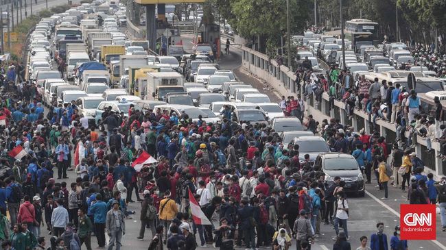 Kronologi Aksi Mahasiswa di DPR Berujung Rusuh Versi Polisi